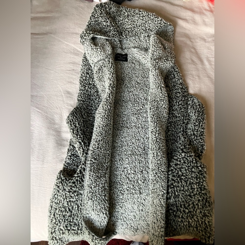 Love Tree Fuzzy Vest Size Small (used)